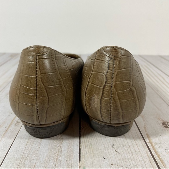 Vionic Delores Embossed Leather Loafers 8.5 - Picture 4 of 15